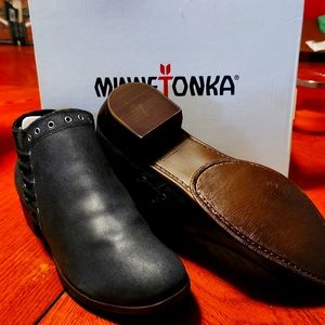Minnetonka Breanna Boot vintage Charcoal